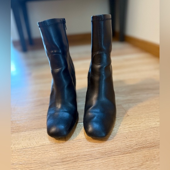 Elegant Black Leather Heeled Boots - Picture 2 of 6